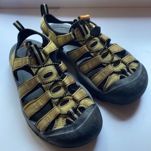 Waterproof Keen sandals green style men’s 8 or womens 9.5 keen durable sandals